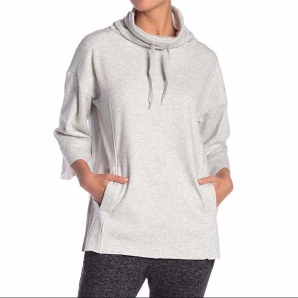 UGG Astrid Poncho Fleece Sweater Funnel Neck in Soft Grey Size XS/S NWT - Picture 4 of 12